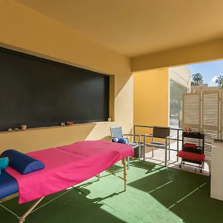 Home2book Pool & Tennis Court Cozy Apt, アパート コラレホ