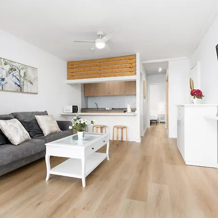 Home2book Pool & Tennis Court Cozy Apt, *