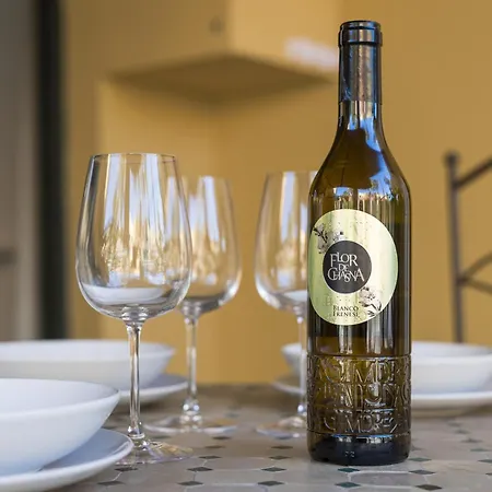 Home2book Pool & Tennis Court Cozy Apt, شقة كوراليهو