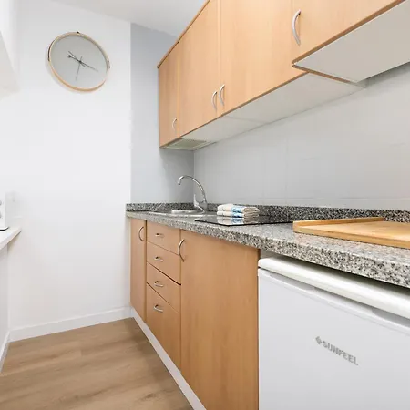 Home2book Pool & Tennis Court Cozy Apt, شقة *