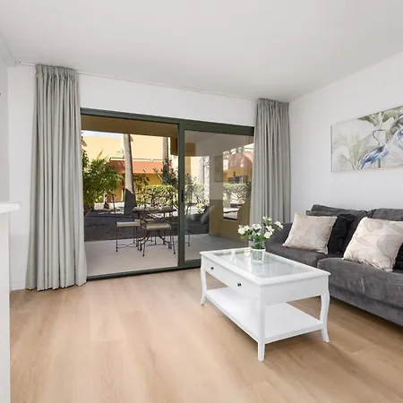 Home2book Pool & Tennis Court Cozy Apt, *