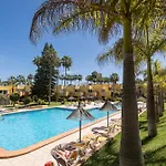 Home2book Pool & Tennis Court Cozy Apt, Апартаменты Коральео