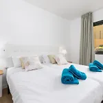 Home2book Pool & Tennis Court Cozy Apt, *