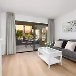 Home2book Pool & Tennis Court Cozy Apt, *
