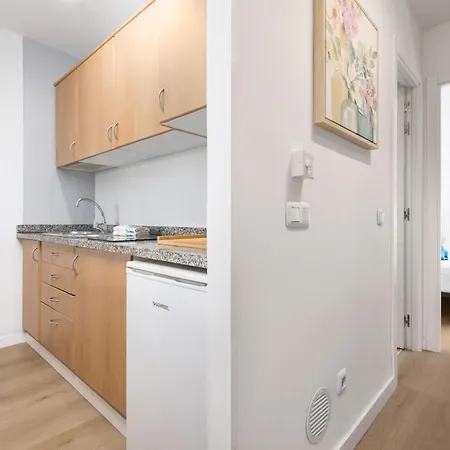 Home2book Pool & Tennis Court Cozy Apt, شقة كوراليهو